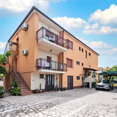 Banko Apartment *